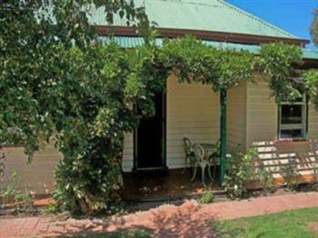 Triabunna Cabin & Caravan Park Ngoại thất bức ảnh